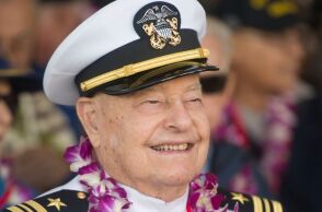 Πέθανε στα 102 του χρόνια ο τελευταίος επιζών αμερικανικού πολεμικού πλοίου από το Περλ Χάρμπορ