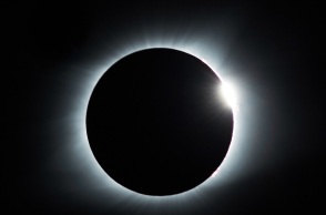 «Αν δεις μία, θες να τις δεις όλες» - Ο άνθρωπος 105 ετών που θα δει την 13η του ολική έκλειψη ηλίου