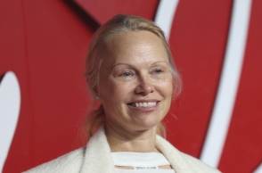 Η Πάμελα Άντερσον κυκλοφορεί το πρώτο της βιβλίο μαγειρικής  «I Love You: Recipes from the Heart»