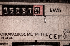Το μισό δις αγγίζουν οι ρευματοκλοπές - Πώς επηρεάζεται ο καταναλωτής για να καλυφθούν οι απώλειες