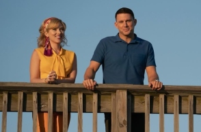 Η Σκάρλετ Γιόχανσον και ο Τσάνινγκ Τέιτουμ στο πρώτο τρέιλερ του «Fly Me to the Moon»