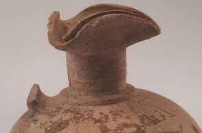 Πρώιμη κορινθιακή οινοχόη με πώμα, 620-600 π.Χ.