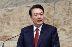 Ο πρόεδρος της Νότιας Κορέας Γιουν Σουκ Γέολ μιλάει στο κοινοβούλιο 