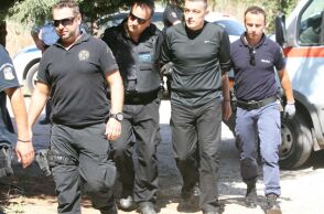 «Έμεινε» η κλούβα με τον Αλκέτ Ριζάι στις στροφές του Δομοκού