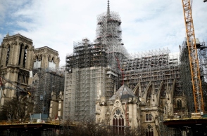 Ο καθεδρικός ναός της Παναγίας των Παρισίων με σκαλωσιές