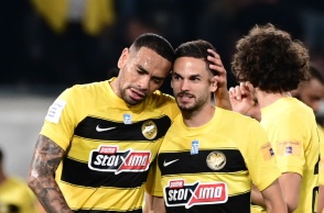 ΑΕΚ-Άρης 2-0: Τα 100 της χρόνια την βρήκαν στην κορυφή