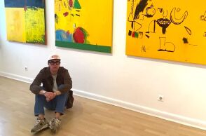 Θανάση Δάπη, πώς είναι τα έργα σου να αναπνέουν δίπλα στη ζωγραφική του Γιώργου Λαζόγκα; 