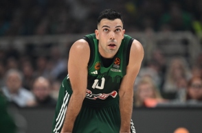 Παίχτης μπάσκετ στα πράσινα - Σλούκας