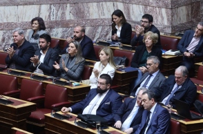 Βουλευτές στα έδρανα της Βουλής