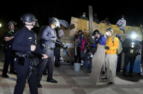  Η αστυνομία εισέβαλε στο UCLA 