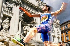 Ο Μίλτος Τεντόγλου «πετάει» και πάνω από τη Fontana di Trevi στη Ρώμη