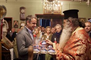 Στην Καρδιανή της Τήνου γιόρτασε την Ανάσταση ο πρωθυπουργός με τη σύζυγό του Μαρέβα Γκραμπόφσκι - Μητσοτάκη