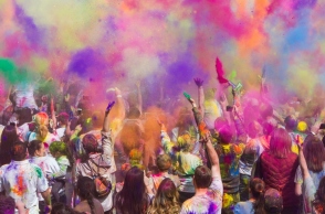 κόσμος χορευει, χρωματα