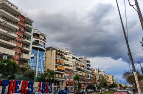 ουρανός, σύννεφα, πολυκατοικίες