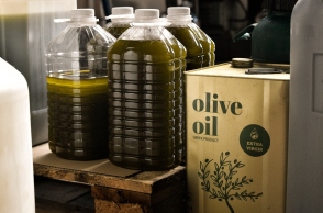 λαδι, μπουκαλια, τενεκεδες