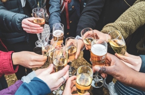 χερια, ποτηρια