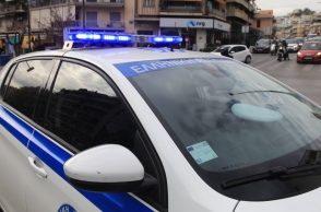 περιπολικο αστυνομιας, πολυκατοικίες, οχήματα, δρόμος