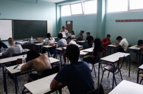 αιθουσα σχολειου, μαθητες, καθηγητρια