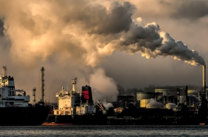 εργοστασιο, πλοια, θαλασσα, καπνος