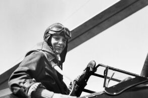 Σαν σήμερα: Αμέλια Έρχαρτ, η πρώτη γυναίκα πιλότος που διέσχισε τον Ατλαντικό