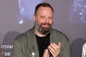 Ο Γιώργος Λάνθιμος στο 77ο Φεστιβάλ Καννών με τη νέα του ταινία «Kind of Kindness»