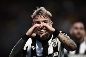 Ο Μπράντον Τόμας πανηγυρίζει γκολ του ΠΑΟΚ