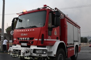 Λαμία: Πυρκαγιά στο εργοστάσιο που ετοίμασε τα σχολικά γεύματα από τα οποία προκλήθηκε μαζική δηλητηρίαση