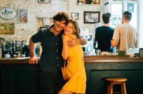 ανδρας, γυναικα αγκαλιασμένοι