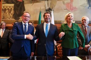 Aκροδέξια: Κρίση μετά της φιλοναζιστικές δηλώσεις του επικεφαλής του AfD