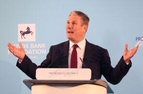 Κιρ Στάρμερ: Από το κατώφλι της παραίτησης σε αυτό της Ντάουνινγκ Στριτ