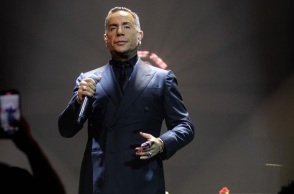 Ο Γιώργος Μαζωνάκης στη σκήνη