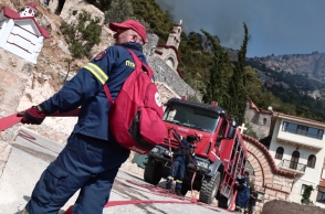 πυροσβεστης, εκκλησια, δασος, οχημα