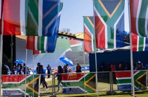 Στις κάλπες οι Νοτιοαφρικανοί για τις πιο κρίσιμες εκλογές από το τέλος του απαρτχάιντ