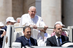 παπας, αυτοκινητο σεκιουριταδες, κοσμος