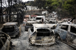 καμμενα αυτοκινητα, δασος, κοσμος