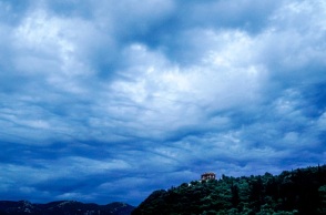 Μικρή πτώση θα σημειώσει η θερμοκρασία την Πέμπτη - Πού αναμένονται βροχές