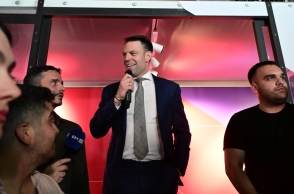 Κασσελάκης αναμεσα σε κοσμο