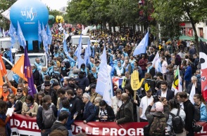 Γαλλία: Χιλιάδες άνθρωποι στους δρόμους διαδηλώνουν κατά της ακροδεξιάς - Επί ποδός 21.000 αστυνομικοί