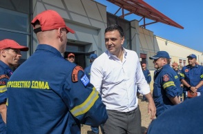 Κικίλιας: Κάμερα drone κατέγραψε καπνό διπλά σε σπίτια στο Πανόραμα Βούλας Σε 4 λεπτά επιχείρησαν πυροσβέστες