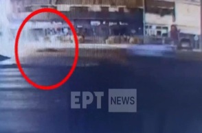 H ΕΛΑΣ αναζητά πληροφορίες για την παράσυρση ανήλικης από δύο ΙΧ την Τετάρτη στη λεωφόρο Αθηνών