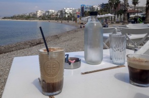 Επιστρέφει ο ΦΠΑ στο 24% για τον σερβιριζόμενο καφέ 