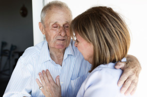 Ο κ. Παναγιώτης Αραμπατζής αποχαιρετά την ΠτΔ Κατερίνα Σακελλαροπούλου