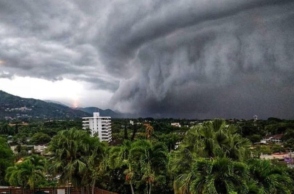 συννεφα, τυφωνας, δασος, σπιτια
