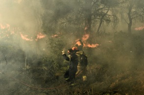 Μεγάλη φωτιά στη Λέσβο - Επιχειρούν εννιά αεροσκάφη και ένα ελικόπτερο