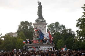 γαλλοι ψηφοφοροι πανηγυριζουν