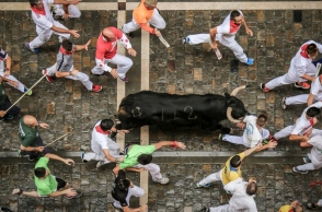 κοσμος τρεχει διπλα σε ταυρο