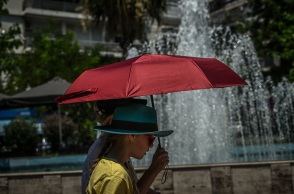 Υψηλές θερμοκρασίες και μελτέμια την Τρίτη - Πού θα αγγίξει τους 42 Κελσίου