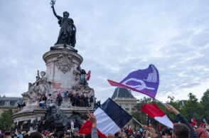 Πανηγυρισμοί για τη νίκη του Νέου Λαϊκού Μετώπου στις γαλλικές εκλογές