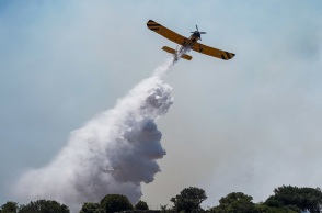 Μεγάλη φωτιά στην Στιμάγκα Κορινθία - Ενισχύθηκαν οι πυροσβεστικές δυνάμεις