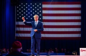  Η ευρωπαϊκή ακροδεξιά κατηγορεί τα mainstream μέσα ενημέρωσης για τους πυροβολισμούς στον Τραμπ